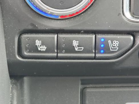 Used 2024 GMC Yukon XL SLT w/ SLT Luxury Package image 24