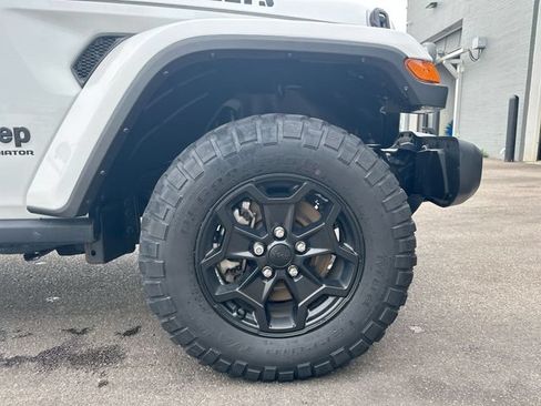Used 2023 Jeep Gladiator Sport AWD/4WD image 12