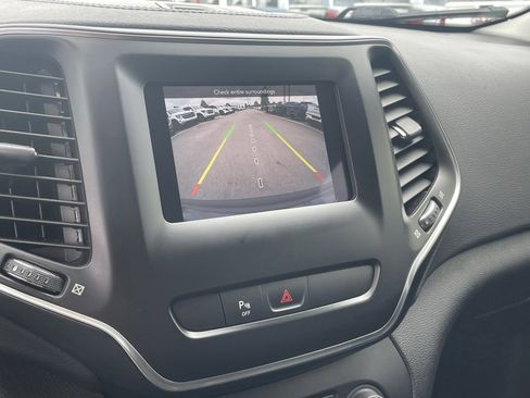 Used 2020 Jeep Cherokee Latitude Plus image 15