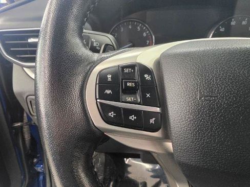 Used 2020 Ford Explorer XLT w/ Equipment Group 202A AWD/4WD image 17