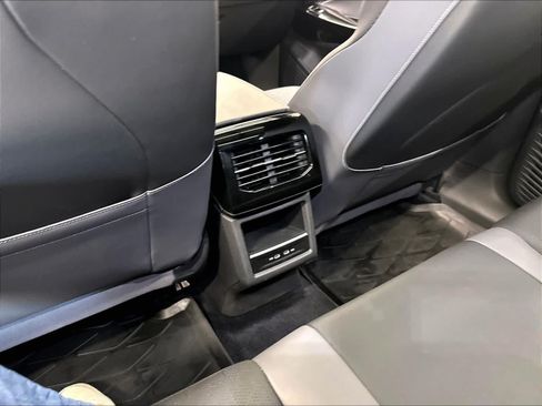 Used 2024 Volkswagen ID.4 Pro S AWD/4WD image 13