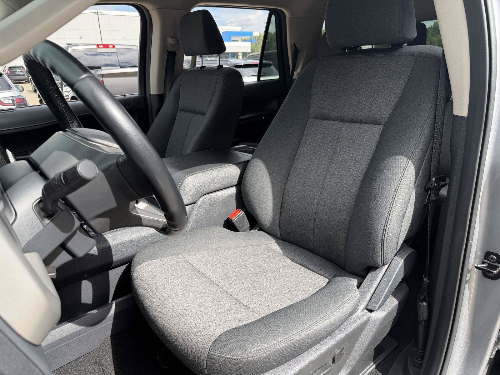 Used 2024 Ford Expedition XLT RWD image 16