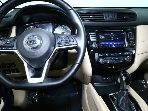 Used 2020 Nissan Rogue SV image 27