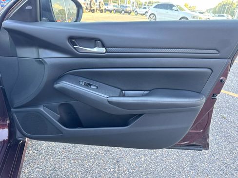 Used 2024 Nissan Altima 2.5 SV image 11