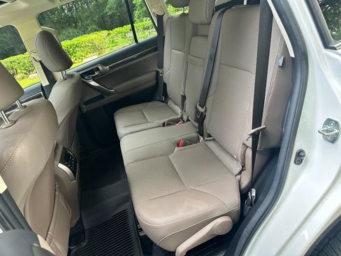 Used 2023 Lexus GX 460 Premium w/ Premium Package AWD/4WD image 17
