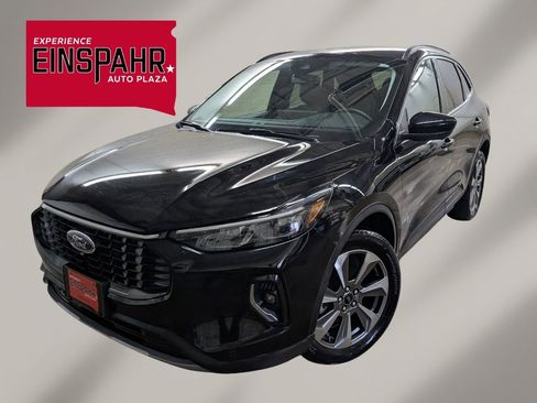 Used 2023 Ford Escape Platinum AWD/4WD image 1