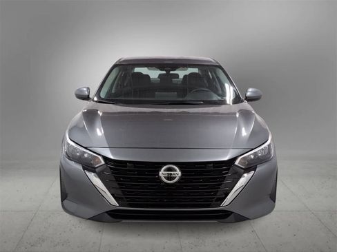 Used 2025 Nissan Sentra SV image 3