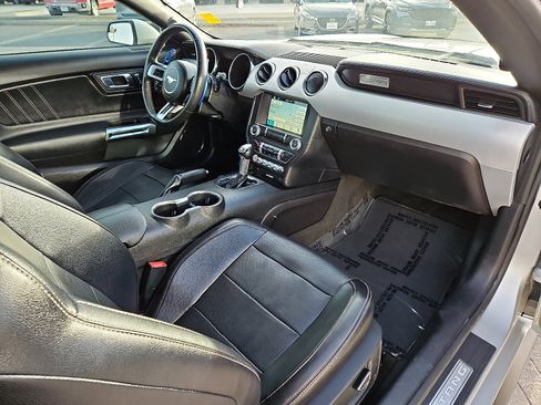 Used 2016 Ford Mustang Premium image 10
