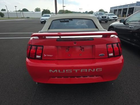 Used 2004 Ford Mustang Convertible RWD image 4