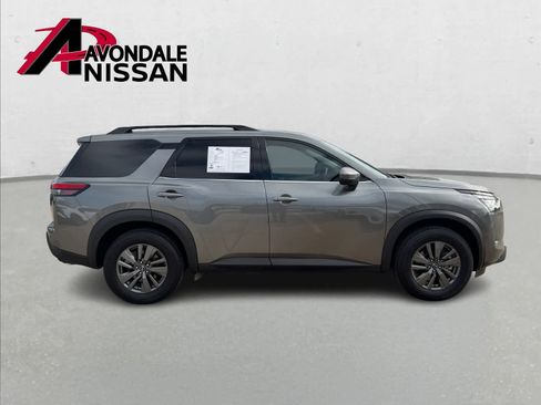 Certified 2022 Nissan Pathfinder SV image 8