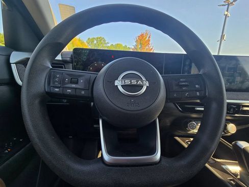 Used 2025 Nissan Kicks SV w/ SV Premium Package FWD image 20