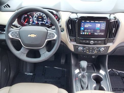 Used 2023 Chevrolet Traverse Premier FWD image 29