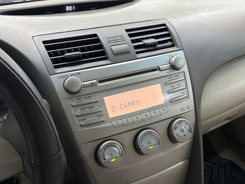 Used 2011 Toyota Camry LE w/ LE Extra-Value Pkg image 17