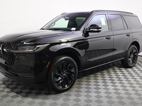 New 2025 Lincoln Navigator Reserve w/ Jet Appearance Package image 2