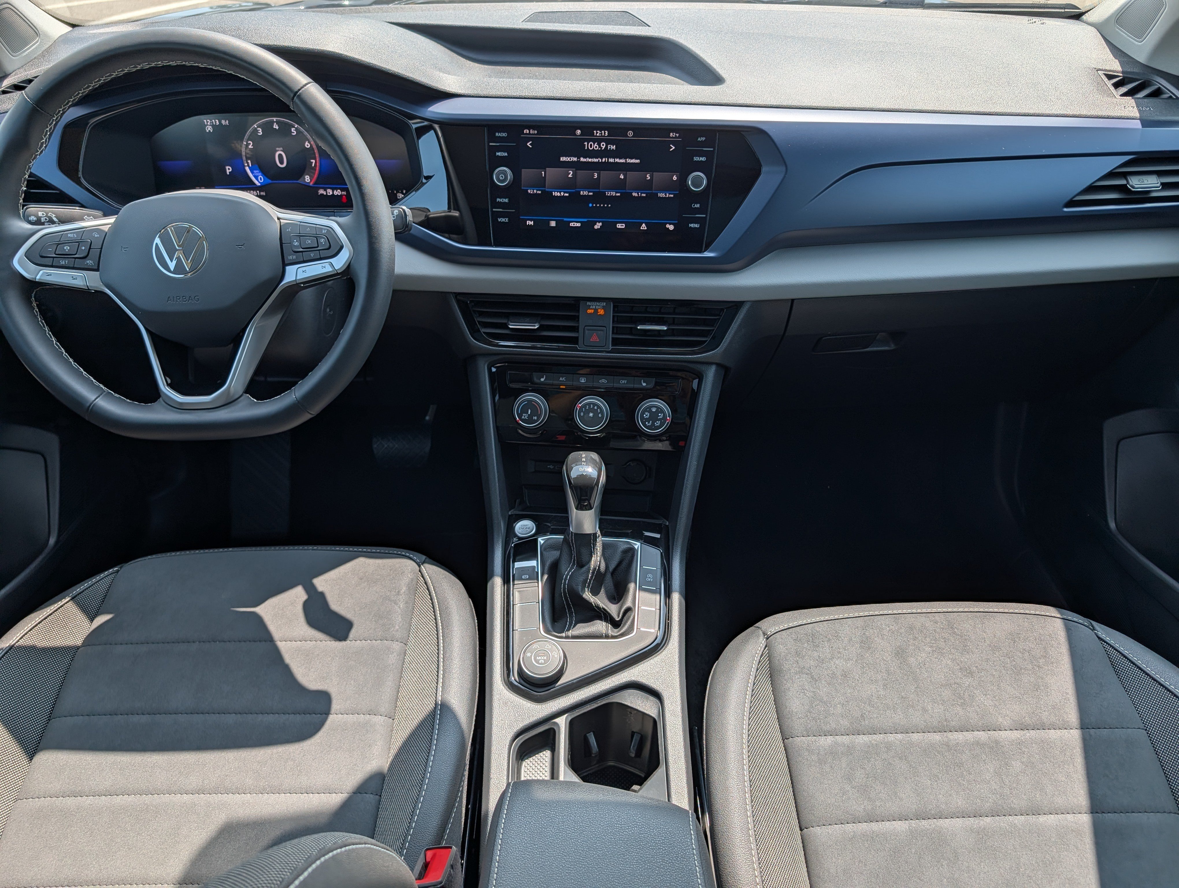 Used 2023 Volkswagen Taos SE w/ Panoramic Sunroof Package AWD/4WD image 13