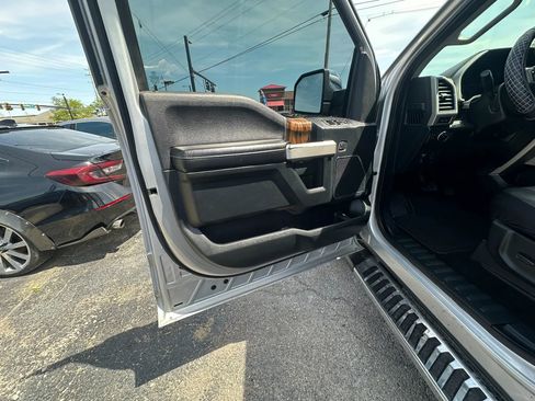 Used 2019 Ford F150 Lariat w/ Equipment Group 502A Luxury image 11