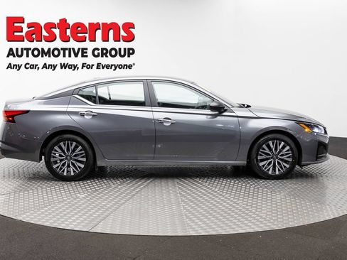 Used 2025 Nissan Altima 2.5 SV FWD image 4