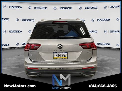 Used 2023 Volkswagen Tiguan SE w/ Panoramic Sunroof Package AWD/4WD image 4