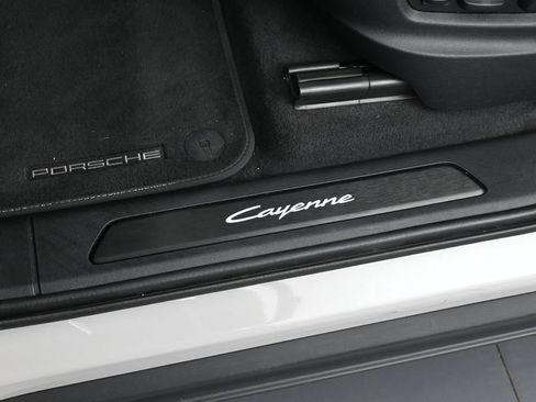 Certified 2026 Porsche Cayenne E-Hybrid AWD/4WD image 16