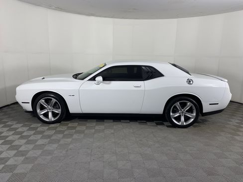Used 2017 Dodge Challenger R/T image 8