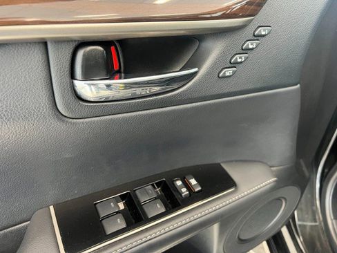 Used 2016 Lexus ES 350 w/ Luxury Package w/Wood Trim image 31