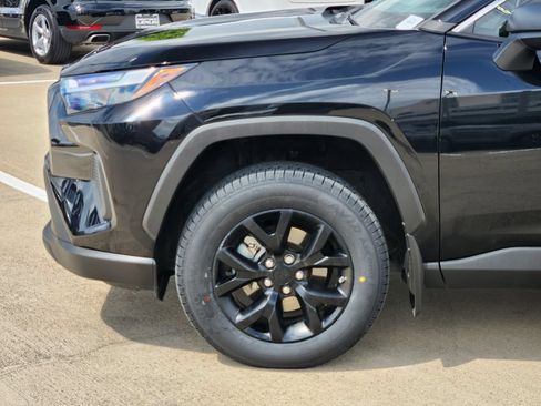 Used 2023 Toyota RAV4 LE FWD image 8