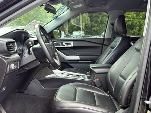 Used 2021 Ford Explorer XLT w/ Equipment Group 202A AWD/4WD image 13
