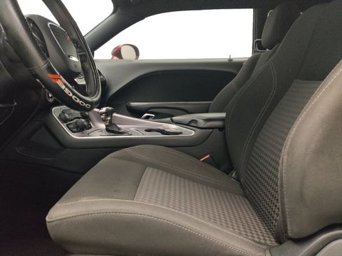 Used 2019 Dodge Challenger SXT image 17