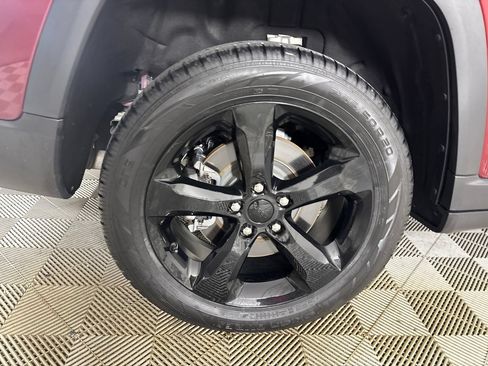 Used 2023 Jeep Grand Cherokee L Laredo RWD image 33