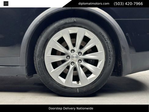 Used 2018 Tesla Model X 75D image 38