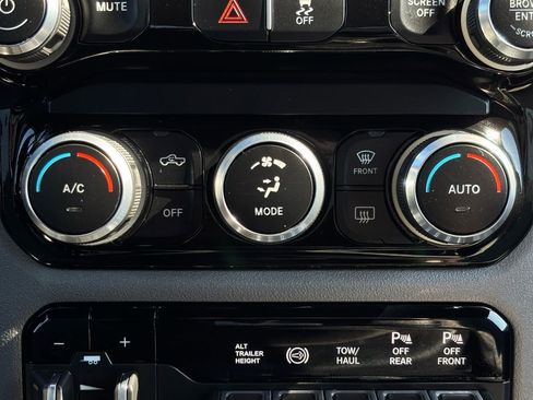 Used 2024 RAM 3500 Big Horn w/ Towing Technology Group AWD/4WD image 41