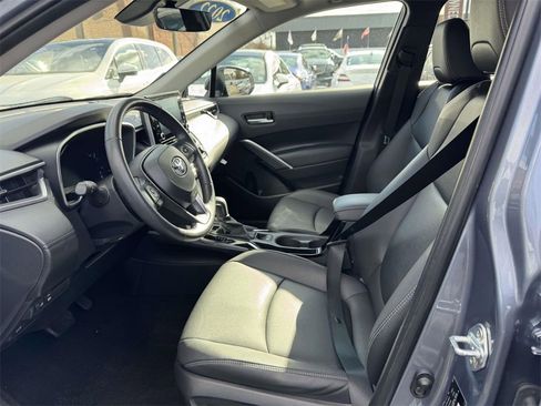 Used 2022 Toyota Corolla Cross XLE image 12