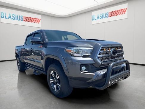 Used 2016 Toyota Tacoma TRD Sport w/ Premium & Technology Package AWD/4WD image 1