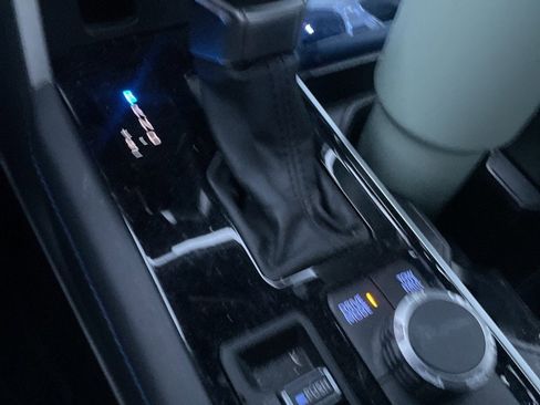 Used 2024 Toyota Tundra Platinum image 11