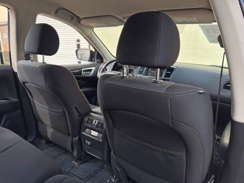 Used 2020 Nissan Pathfinder S FWD image 32