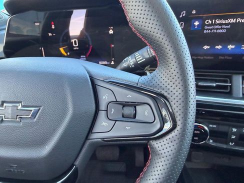 Used 2024 Chevrolet Trax RS w/ Sunroof Package image 13