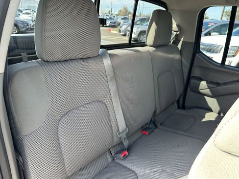 Used 2015 Nissan Frontier SV image 15