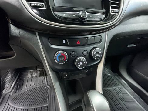 Used 2020 Chevrolet Trax LT AWD/4WD image 16