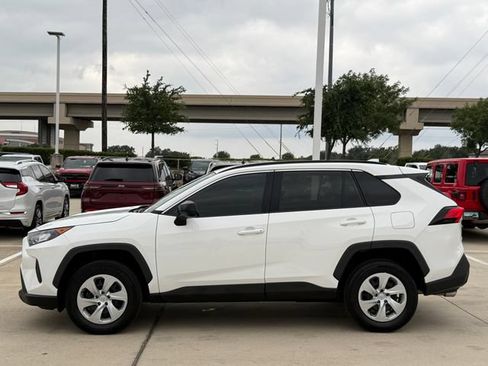 Used 2021 Toyota RAV4 LE FWD image 7