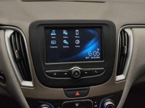 Used 2018 Chevrolet Malibu LS FWD image 25