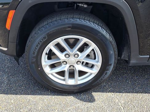 Used 2024 Jeep Grand Cherokee L Laredo RWD image 35
