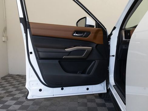 Used 2025 Nissan Pathfinder Platinum w/ Cargo Package FWD image 15