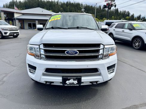 Used 2017 Ford Expedition Limited AWD/4WD image 2