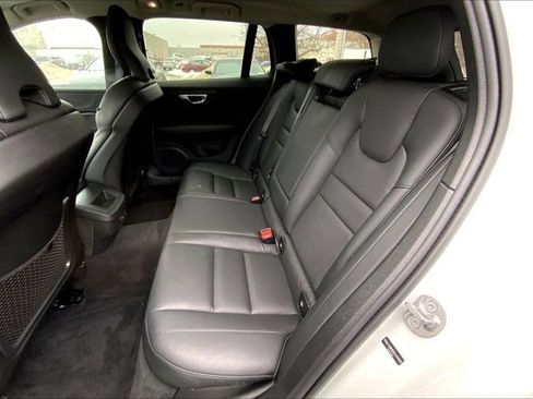 Used 2025 Volvo V60 B5 Cross Country Plus image 26