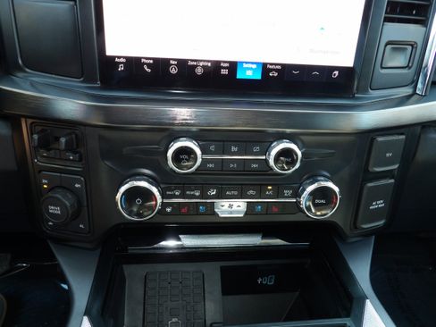 Used 2024 Ford F350 Lariat AWD/4WD image 21