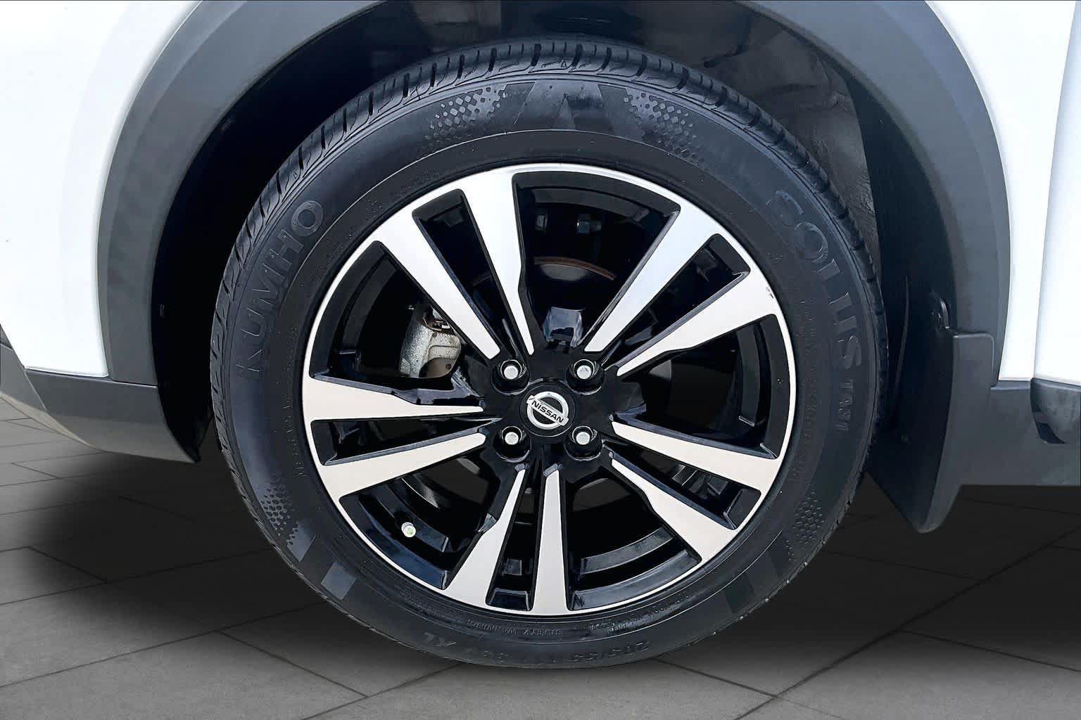 Used 2019 Nissan Kicks SV FWD image 10