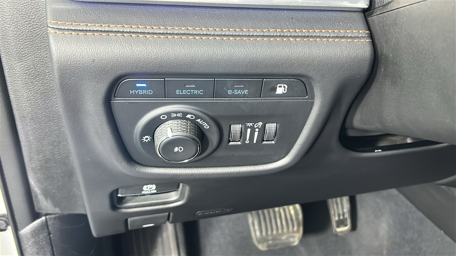 Used 2022 Jeep Grand Cherokee Summit AWD/4WD image 24