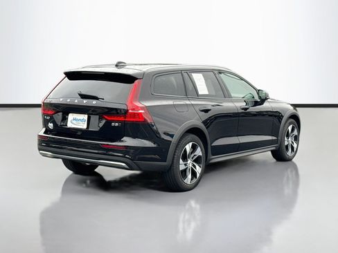 Used 2025 Volvo V60 B5 Cross Country Plus AWD/4WD image 7