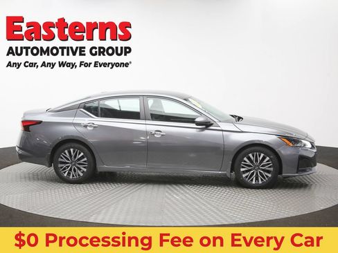 Used 2023 Nissan Altima 2.5 SV FWD image 44