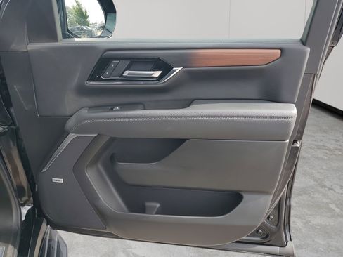 Used 2025 GMC Yukon Denali image 13